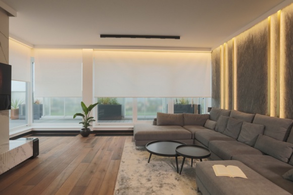 Rolety wewnętrzne materiałowe zamiast zasłon? Sprawdź, dlaczego to rozwiązanie z Dom, LIFESTYLE - Jeszcze kilkanaście lat temu w niemal każdym polskim domu okna obowiązkowo zdobiły firanki i zasłony. Główny zadaniem tych drugich było zapewnienie domownikom prywatności po zmierzchu. To, co dla naszych mam czy babć było standardem, zmieniło się na naszych oczach.