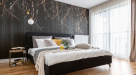 Oświetlenie w sypialni: o czym warto pamiętać? Dom, LIFESTYLE - Wybierając oświetlenie do sypialni, poza aspektami stylistycznymi, powinniśmy zwrócić uwagę na jego natężenie, barwę, sposób rozproszenia, a także rozmieszczenie i ilość punktów świetlnych. Sypialnia jest miejscem odpoczynku i relaksu, a oświetlenie musi sprzyjać tym założeniom.