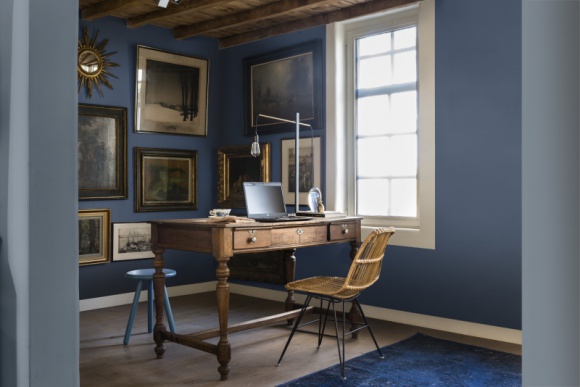 Domowa galeria w pięknej oprawie kolorystycznej Dom, LIFESTYLE - Obrazy, zdjęcia, rysunki to nieodłączny element wystroju większości domów i mieszkań. Wieszamy je na ścianach, aby budowały nastrój i dodawały wnętrzu bardziej osobistego charakteru. Jak za pomocą odpowiednio dobranego koloru wyeksponować domową galerię?