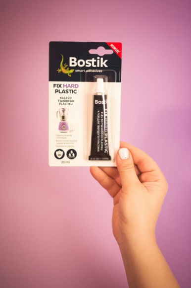 Spawanie na zimo? Zrób to sam! Dom, LIFESTYLE - W każdym domu zdarzają się nieplanowane wypadki, a pęknięta obudowa miksera czy odkurzacza potrafi przynieść wiele nerwów i idących za tym szkód. Z pomocą przychodzą nowoczesne kleje, dzięki którym możemy uzyskać efekt tak zwanego spawania na zimno.