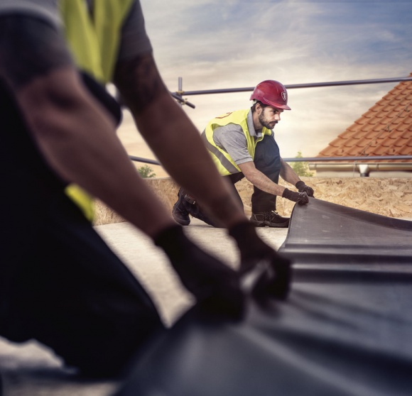 Membrana EPDM bez tajemnic Dom, LIFESTYLE - Na rynku pojawiła się ponad 50 lat temu, jednak należny sobie rozgłos zdobyła dopiero w ostatnim czasie. Zainteresowanie wzbudza głównie ze względu na swoje nieprzeciętne parametry. Czym tak naprawdę jest i co warto wiedzieć o membranie EPDM?