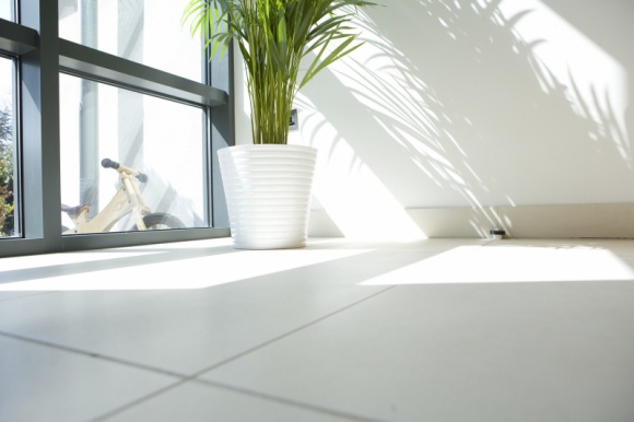 Jak szyby przeciwsłoneczne wpływają na komfort w budynku?