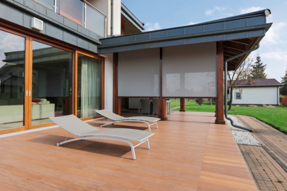 Rolety materiałowe zewnętrzne SCREEN chronią przed zanieczyszczeniami, wiatrem i Dom, LIFESTYLE - Nowoczesne rolety materiałowe zewnętrzne SCREEN są wyposażone w rozwiązania, które zapewniają kompleksową ochronę przed szkodliwymi czynnikami zewnętrznymi.