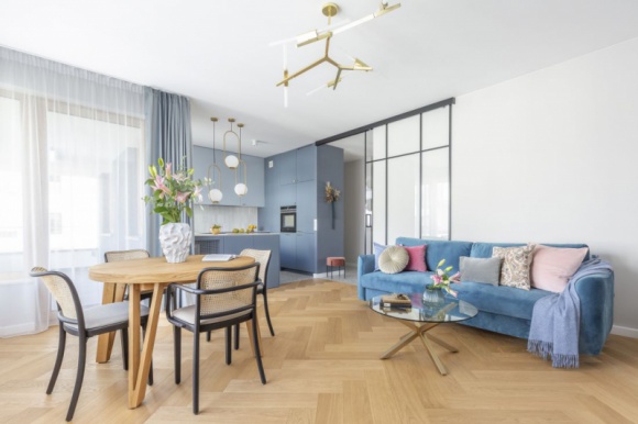 Vintage, loft i art deco: mieszanka idealna Dom, LIFESTYLE - Osiedle Mickiewicza położone na warszawskim Żoliborzu to miejsce otoczone klimatycznymi restauracjami, sklepikami i zielenią. Właśnie tu powstał apartament, wymykający się utartym schematom.