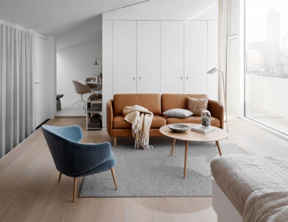 Lille: perfekcyjna sofa do małych przestrzeni w miejskim stylu Dom, LIFESTYLE - Nadejście sezonu jesiennego sprzyja słodkiemu lenistwu. Dla wszystkich, którzy kochają wyciszenie z ulubioną książką, niezastąpiona jest komfortowa sofa.