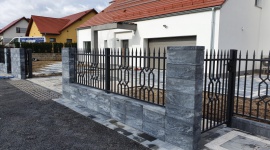 Co najpierw: instalacje, podjazd czy ogrodzenie – jak zaplanować kolejność prac Dom, LIFESTYLE - Budowa domu zakończona, teraz możesz zająć się organizacją ogrodu. Oczami wyobraźni już widzisz, jak tu będzie pięknie. Nie jest to jednak wcale mała inwestycja, dlatego warto ją rozsądnie etapować.