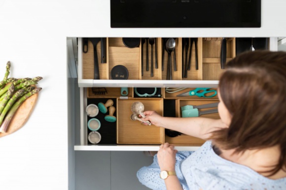 Jak stworzyć przyjazną kuchnię? Dom, LIFESTYLE - Kuchnia to miejsce, gdzie koncentruje się życie codzienne wszystkich domowników. To tutaj spędza się najwięcej czasu w gronie rodzinnym, nie tylko podczas spożywania posiłków.