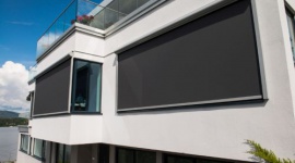 Jak ochronić dom przed nadmiernym słońcem w upalne lato?