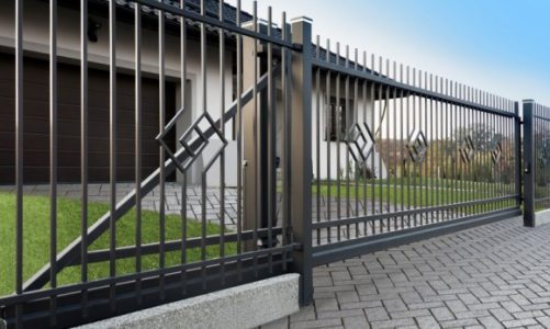 Ogrodzenie bezpieczne, czyli jakie?