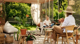 Kojący letni odpoczynek na tarasie