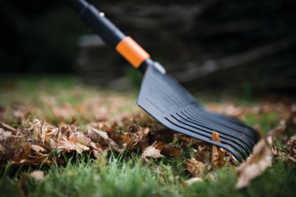 Połącz i posprzątaj – jesień w ogrodzie z systemem QuikFit™