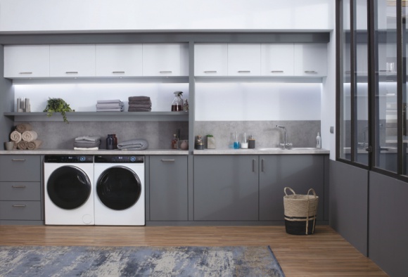 Dom, LIFESTYLE - Odświeżaj elegancką odzież bez wizyty w pralni. Haier wprowadził na rynek urządzenie, które szczególnie zadba o nasze ubrania. Ulubiona garderoba po wypraniu wciąż będzie wyglądać jak nowa, a ponadto, nie będzie wymagać uciążliwego prasowania.