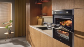 „Piecz parami i na parze” – piekarnik Samsung Dual Cook™ z naczyniem do pieczeni