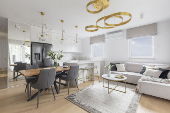  Dom, LIFESTYLE - Urządzone z niezwykła starannością i dbałością o detale mieszkanie dla pary położone jest w podwarszawskiej Białołęce. Wnętrze jest stonowane i eleganckie w wyrazie. To zasługa architektek z pracowni Decoroom, którym powierzono jego kompleksową realizację.