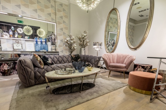  Dom, LIFESTYLE - Jednym z najważniejszych trendów w urządzaniu wnętrz jest personalizacja. Co ona oznacza? Ścisłe dopasowanie wyposażenia i wystroju do indywidualnych potrzeb użytkownika. Na wszystkie te kwestie odpowiadają meble na wymiar, dostępne teraz w ofercie Miloo Home.