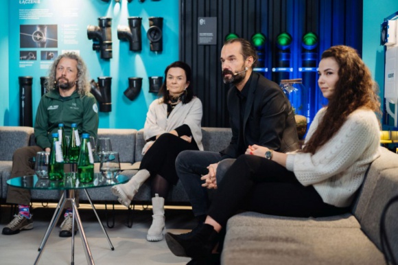  Dom, LIFESTYLE - Kolejna edycja konkursu KOŁO na projekt toalety publicznej już za nami. Oficjalne zakończenie konkursu, którego partnerem był Tatrzański Park Narodowy oraz ogłoszenie werdyktu jurorów odbyło się 29 listopada 2021 r. w showroomie Geberit w Krakowie.