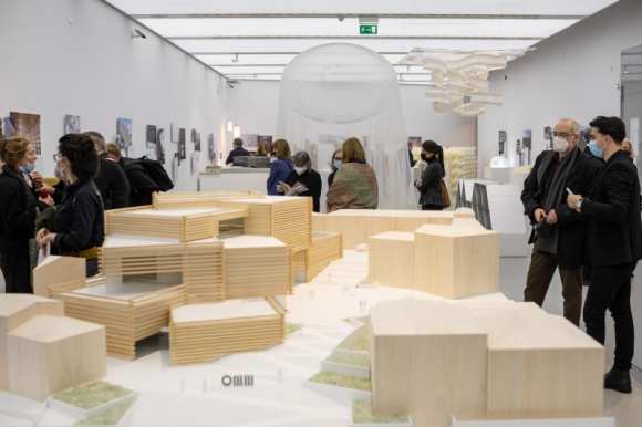 Dom, LIFESTYLE - 16 grudnia b.r. w krakowskim Muzeum Sztuki i Techniki Japońskiej Manggha zainaugurowano wystawę poświęconą najbardziej rozpoznawalnemu japońskiemu architektowi Kengu Kumie. Mecenat nad wydarzeniem objął Geberit.