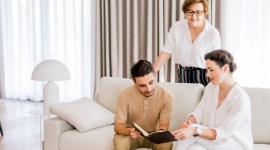  Dom, - Przystępując do urządzania lub remontu mieszkania wielu z nas zadaje sobie pytanie: czy dam radę samodzielnie zrobić to dobrze? Jeśli nie jesteśmy pewni, z dużym prawdopodobieństwem możemy założyć, że efekt nie będzie zadowalający.