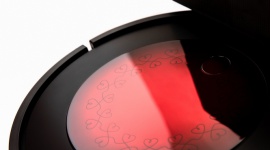 Dom, - Już od trzech lat iRobot prezentuje jedyną w swoim rodzaju wersję robota odkurzającego Roomba, którą przekazuje na licytację Wielkiej Orkiestry Świątecznej Pomocy.