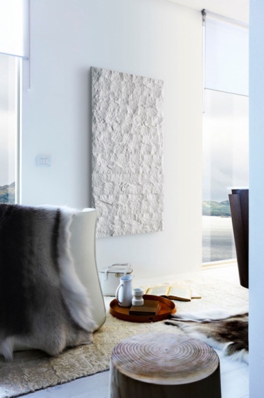 Dom, LIFESTYLE - Przyzwyczailiśmy się, że grzejniki pełnią w naszych wnętrzach czysto praktyczną rolę. Często chowamy je za obudowami lub nie chcąc szpecić aranżacji, decydujemy się na inną formę ogrzewania wnętrza. Jesteśmy jednak pewni, że zmienicie zdanie, gdy poznacie produkty marki Maarmo.