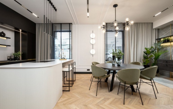 Dom, LIFESTYLE - Showroom Decoroom to nowe miejsce na mapie Wrocławia. Tu każdy, kto planuje urządzić swoje mieszkanie może spotkać się z architektem, ale też na żywo zobaczyć gotowe projekty wnętrz, całą gamę materiałów wykończeniowych oraz bogatą ofertę wyposażenia.